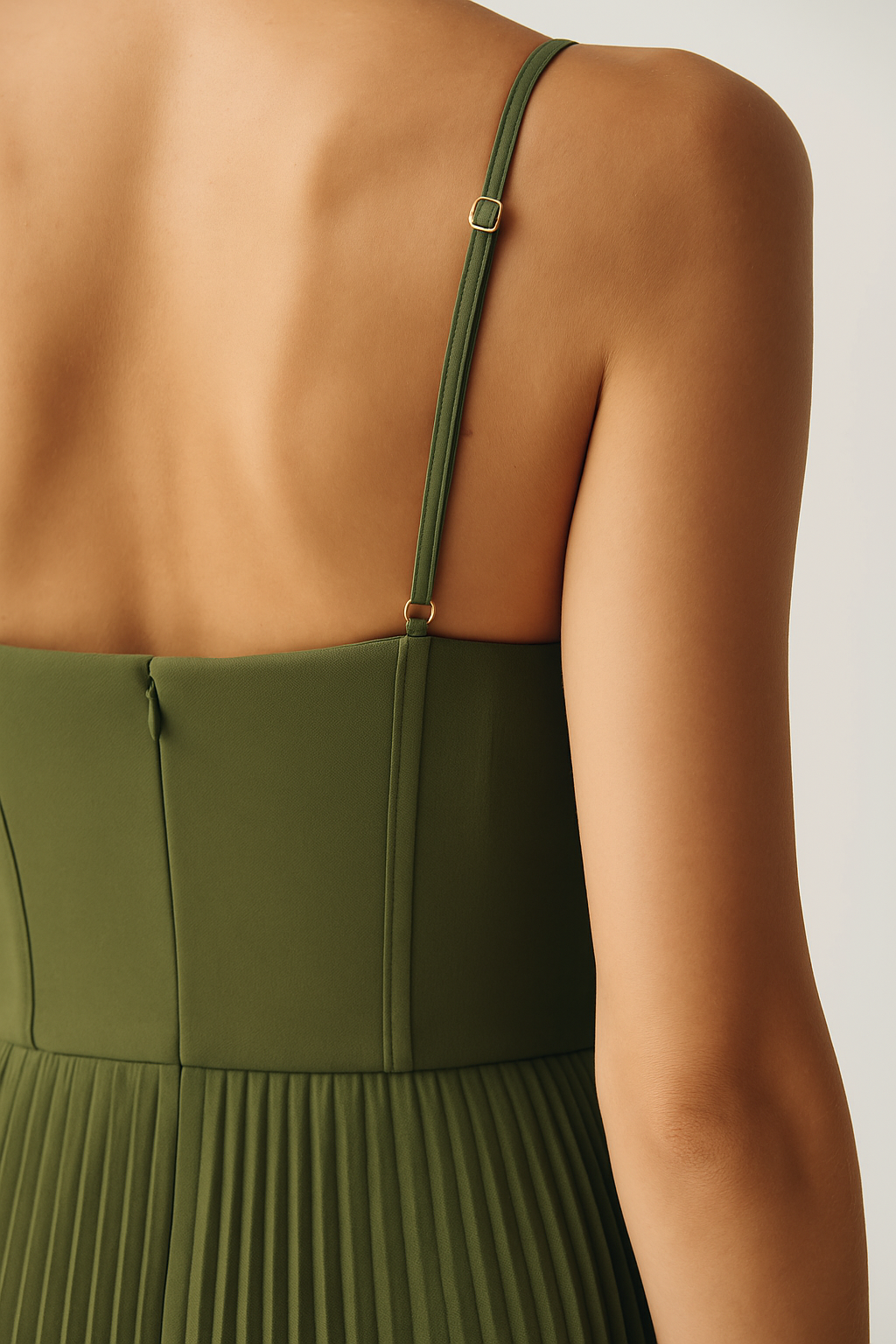 Delorae | Rückfreies Kleid Olivia